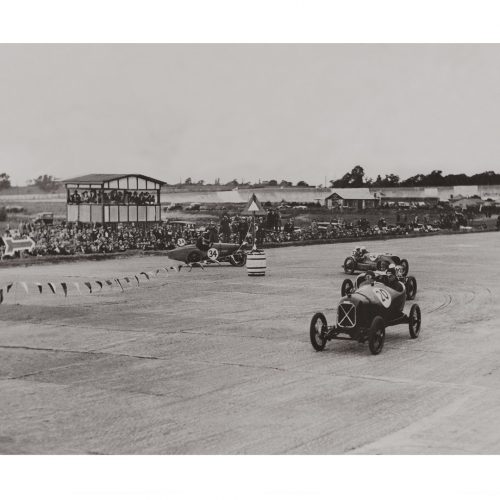 Photo d'époque Automobile n°91 - virage en épingle à cheveux - course de 200 milles du Junior Car Club - Brooklands - septembre 1926 - Photographe Victor Forbin