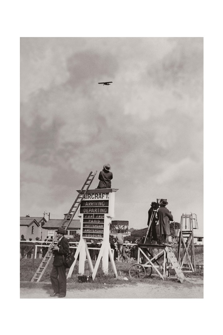 Photo d'époque Dans les airs n°33 - monoplane Stinson - Pride of Detroit - vol transatlantique - 28 août 1927 - Photographe Victor Forbin