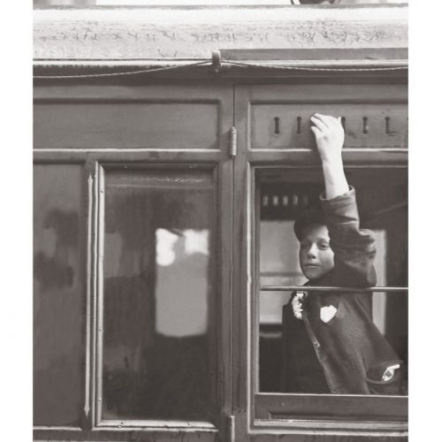 Photo d'époque Enfance n°32 - garçon à la fenêtre du train
