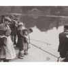 Photo d'époque Enfance n°34 - enfants en plein concours de pêche