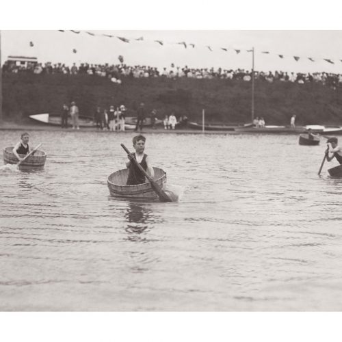 Photo d'époque Enfance n°36 - régate jeune - course de cuve - Photographe Victor Forbin