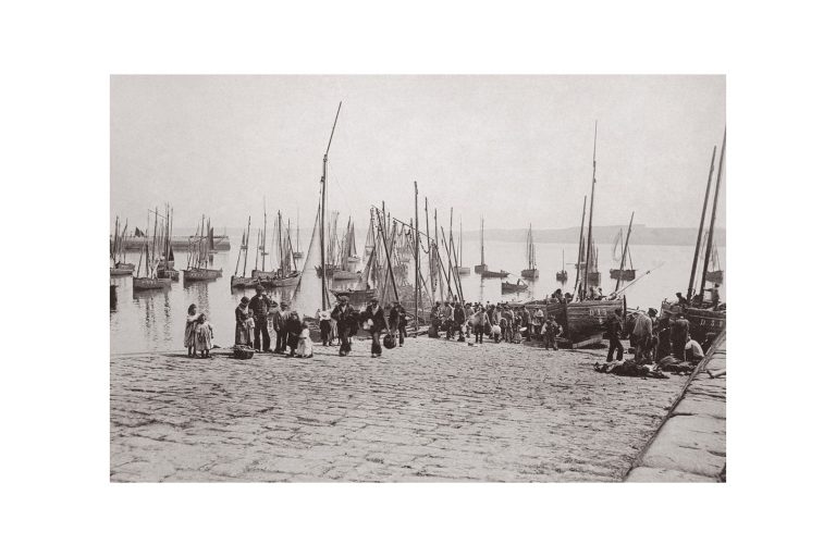 Photo d'époque douarnenez n°02 - cale de douarnenez