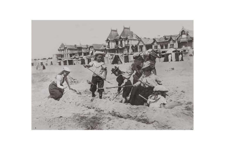 Photo d'époque Mer n°93 - Château de sable