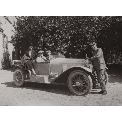 Photo d'époque Automobile n°96 - amis dans une voiture