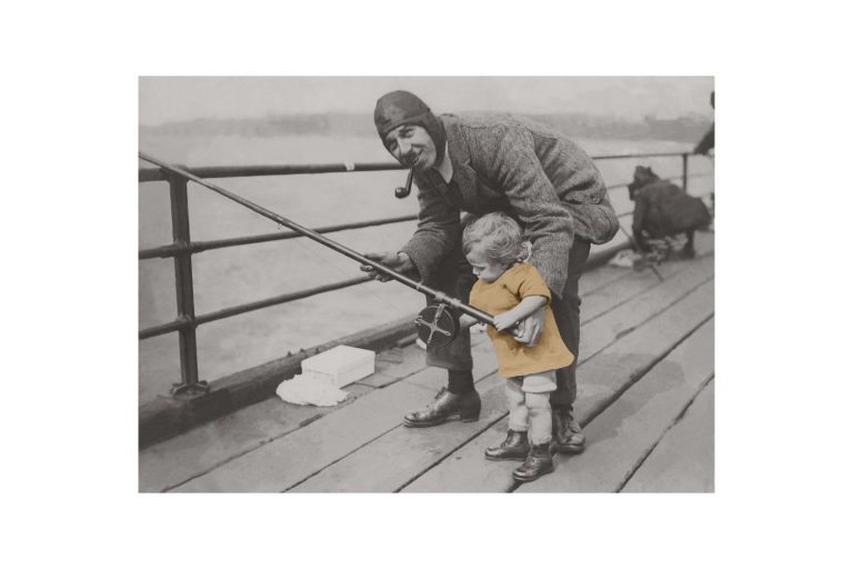 Photo d'époque tendre enfance couleur n°16 - pêche - photographe Victor Forbin